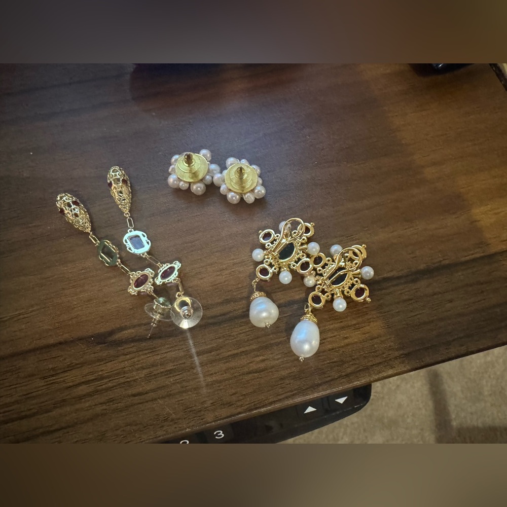 Earring bundle - Picture 2 of 4